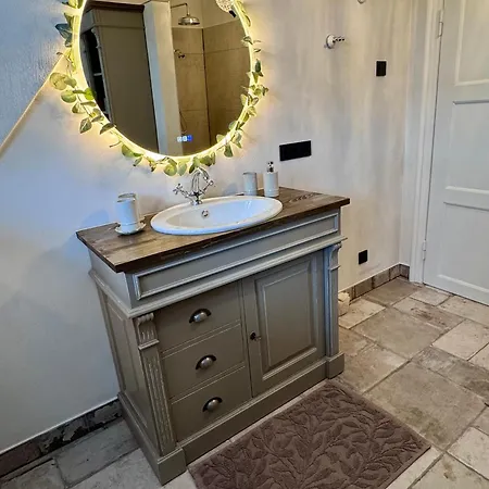 Oolt Huus No 3 I Exklusiver Urlaub Im Reetdachhaus * Geestland